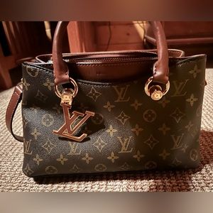 LV purse